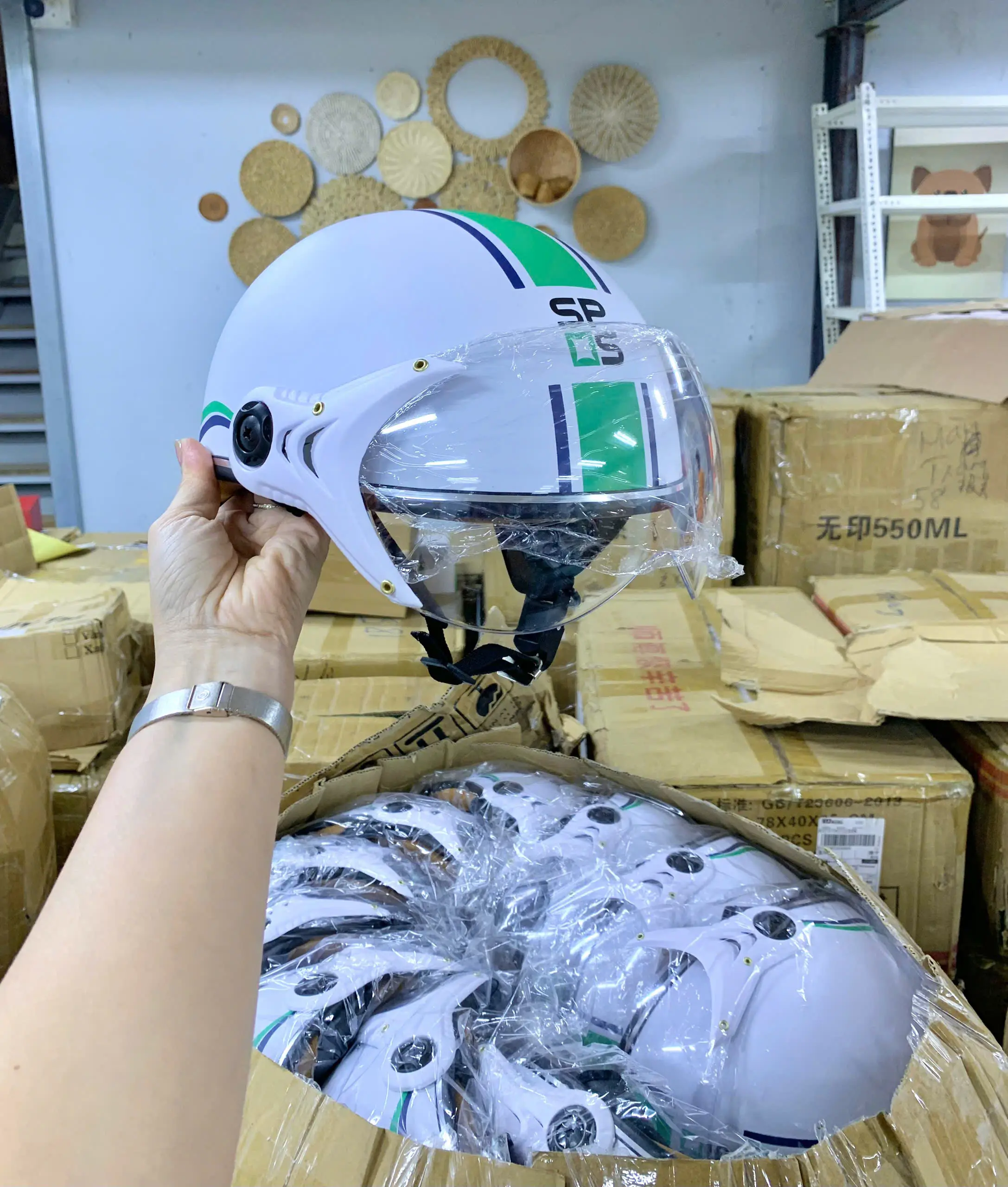 Nón bảo hiểm Haly có kính