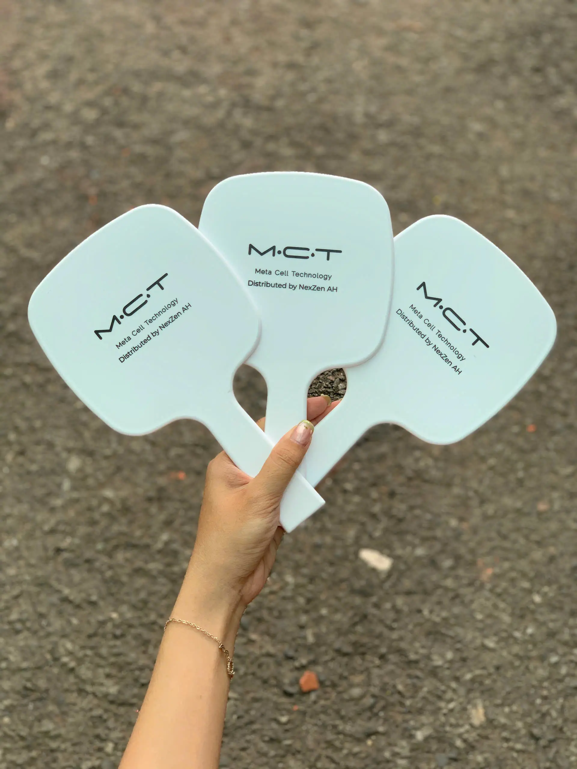 Gương cầm tay
